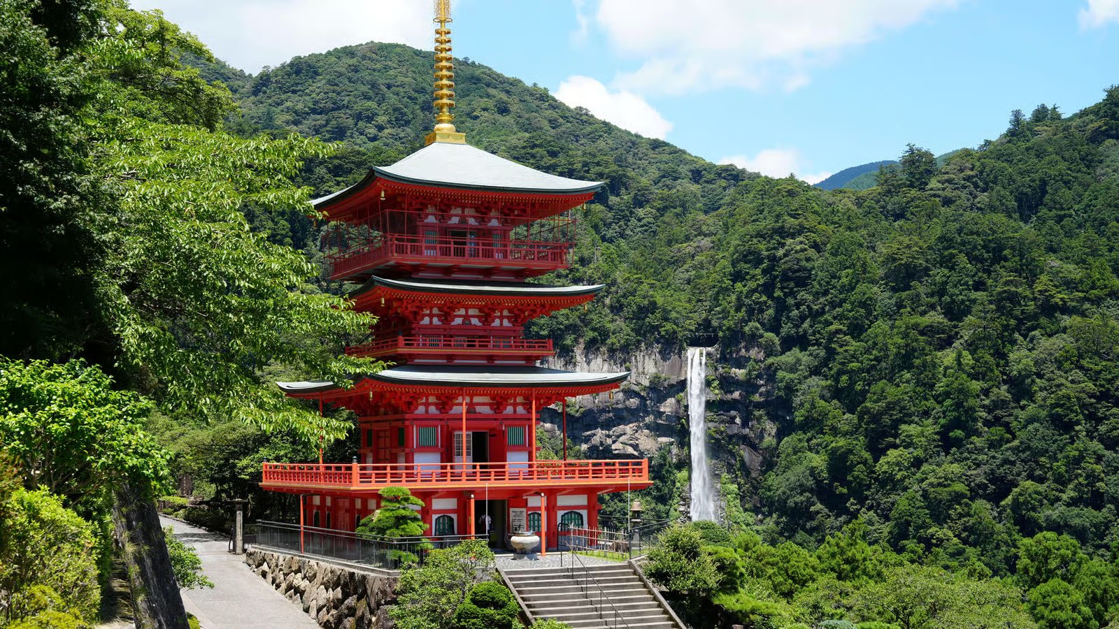 Nachi Grand Waterfall & Kumano Kodo Shrine Tour